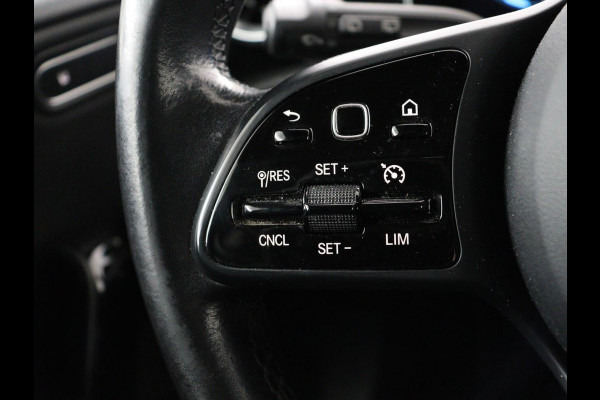 Mercedes-Benz A-Klasse 200 Business Solution Plus Upgrade | Panoramadak | Stoelverwarming | Half leder | Widescreen | Camera | Navigatie | Park Assist | Cruise control | Full LED