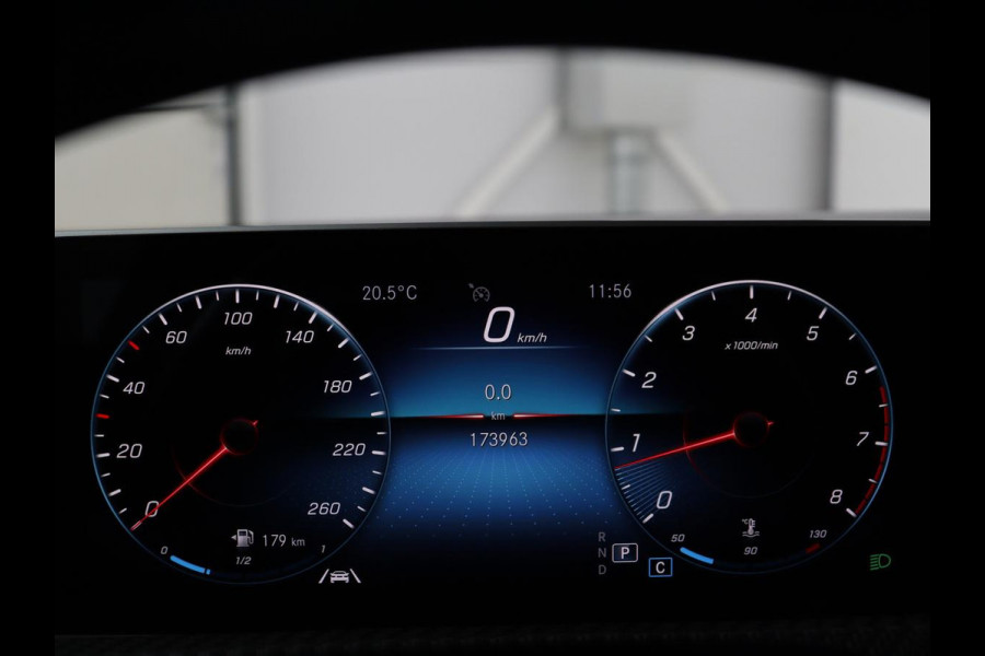 Mercedes-Benz A-Klasse 200 Business Solution Plus Upgrade | Panoramadak | Stoelverwarming | Half leder | Widescreen | Camera | Navigatie | Park Assist | Cruise control | Full LED