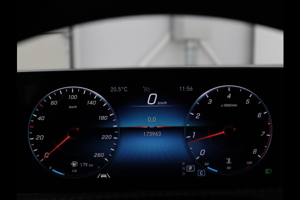 Mercedes-Benz A-Klasse 200 Business Solution Plus Upgrade | Panoramadak | Stoelverwarming | Half leder | Widescreen | Camera | Navigatie | Park Assist | Cruise control | Full LED