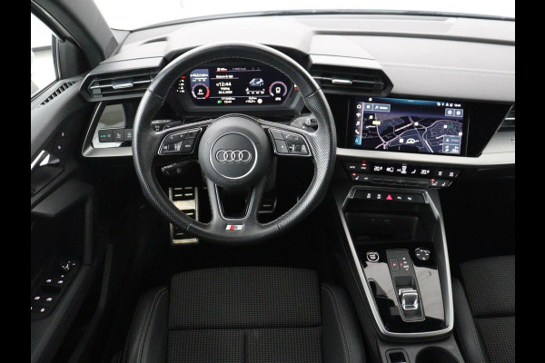 Audi A3 30 TFSI S edition | Stoelverwarming | Park Assist | Sportstoelen | Carplay | Half leder | Virtual Cockpit | Full LED | Navigatie | Climate control | Cruise control