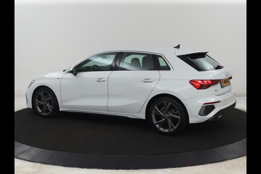 Audi A3 30 TFSI S edition | Stoelverwarming | Park Assist | Sportstoelen | Carplay | Half leder | Virtual Cockpit | Full LED | Navigatie | Climate control | Cruise control