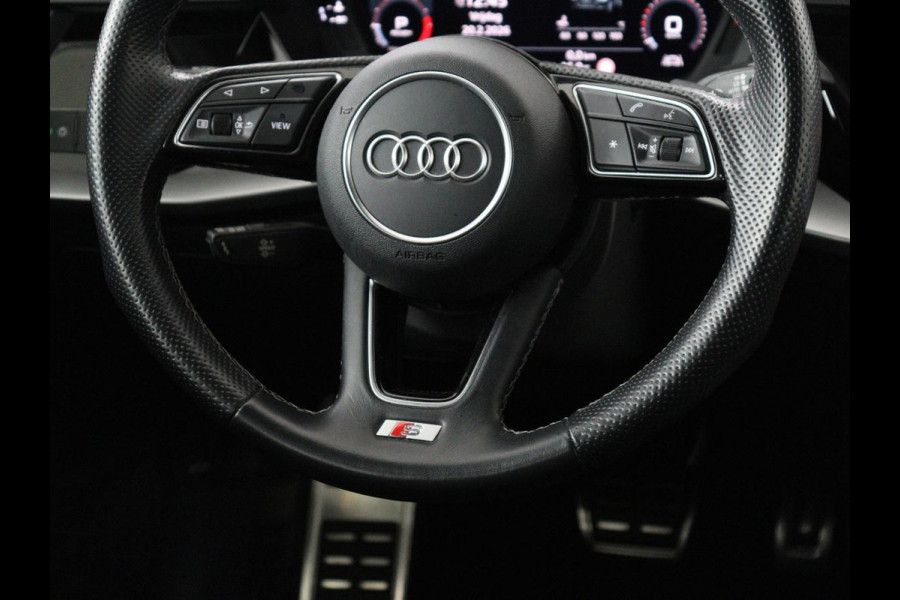 Audi A3 30 TFSI S edition | Stoelverwarming | Park Assist | Sportstoelen | Carplay | Half leder | Virtual Cockpit | Full LED | Navigatie | Climate control | Cruise control