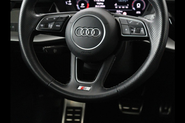 Audi A3 30 TFSI S edition | Stoelverwarming | Park Assist | Sportstoelen | Carplay | Half leder | Virtual Cockpit | Full LED | Navigatie | Climate control | Cruise control