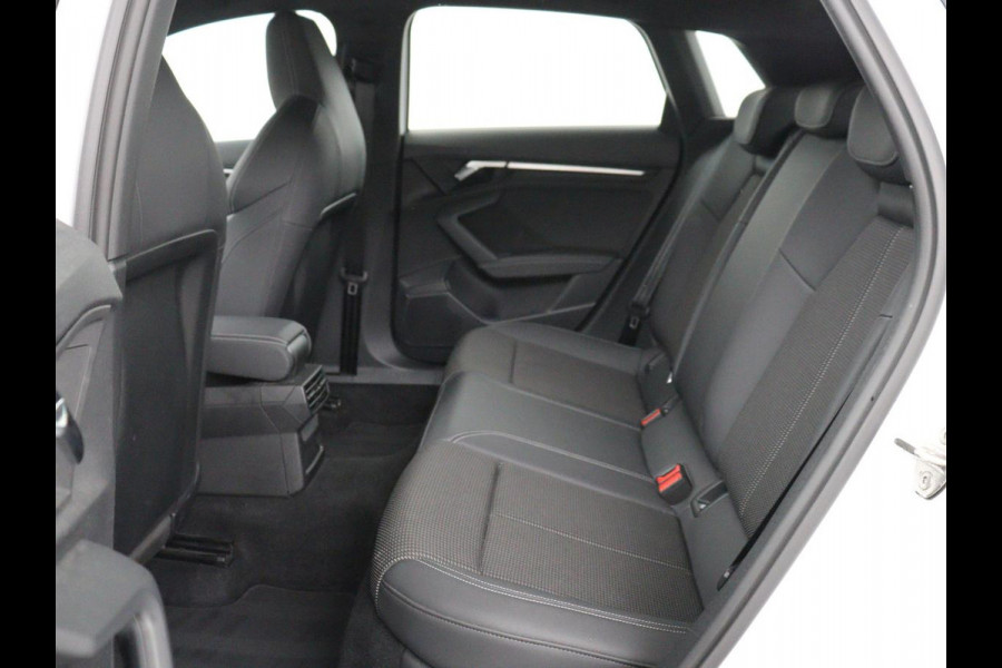 Audi A3 30 TFSI S edition | Stoelverwarming | Park Assist | Sportstoelen | Carplay | Half leder | Virtual Cockpit | Full LED | Navigatie | Climate control | Cruise control