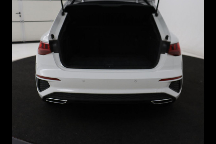 Audi A3 30 TFSI S edition | Stoelverwarming | Park Assist | Sportstoelen | Carplay | Half leder | Virtual Cockpit | Full LED | Navigatie | Climate control | Cruise control