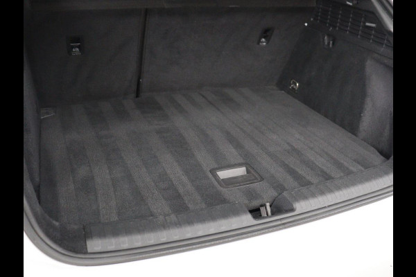 Audi A3 30 TFSI S edition | Stoelverwarming | Park Assist | Sportstoelen | Carplay | Half leder | Virtual Cockpit | Full LED | Navigatie | Climate control | Cruise control