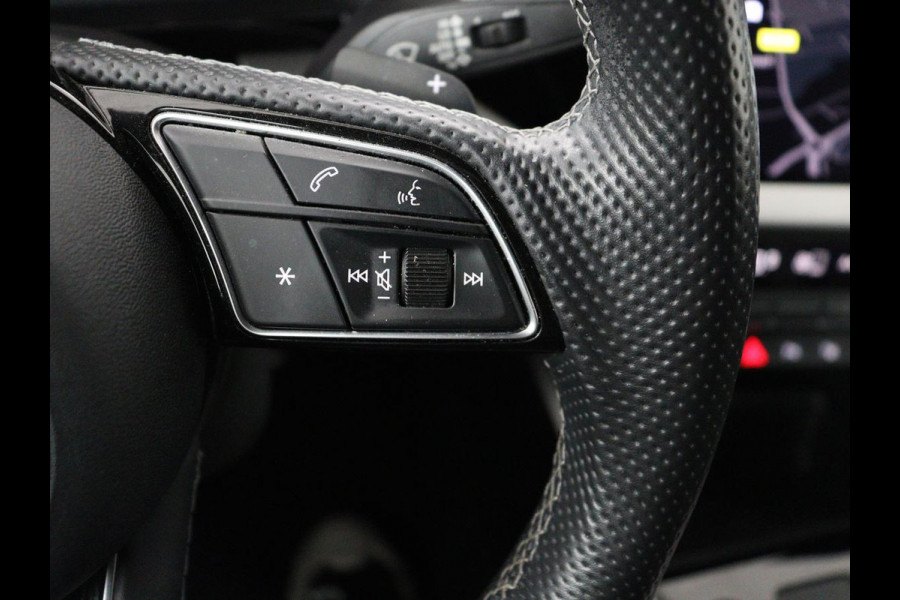 Audi A3 30 TFSI S edition | Stoelverwarming | Park Assist | Sportstoelen | Carplay | Half leder | Virtual Cockpit | Full LED | Navigatie | Climate control | Cruise control
