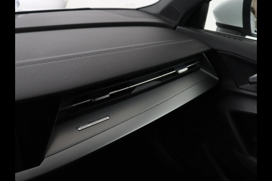 Audi A3 30 TFSI S edition | Stoelverwarming | Park Assist | Sportstoelen | Carplay | Half leder | Virtual Cockpit | Full LED | Navigatie | Climate control | Cruise control