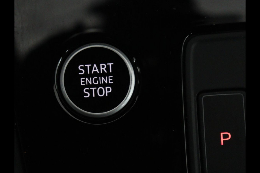 Audi A3 30 TFSI S edition | Stoelverwarming | Park Assist | Sportstoelen | Carplay | Half leder | Virtual Cockpit | Full LED | Navigatie | Climate control | Cruise control