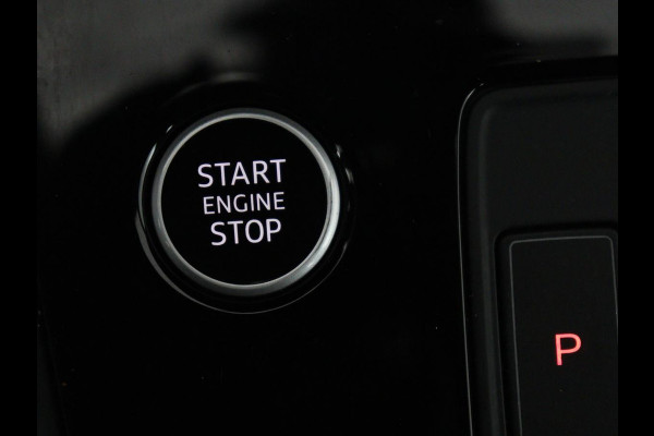 Audi A3 30 TFSI S edition | Stoelverwarming | Park Assist | Sportstoelen | Carplay | Half leder | Virtual Cockpit | Full LED | Navigatie | Climate control | Cruise control