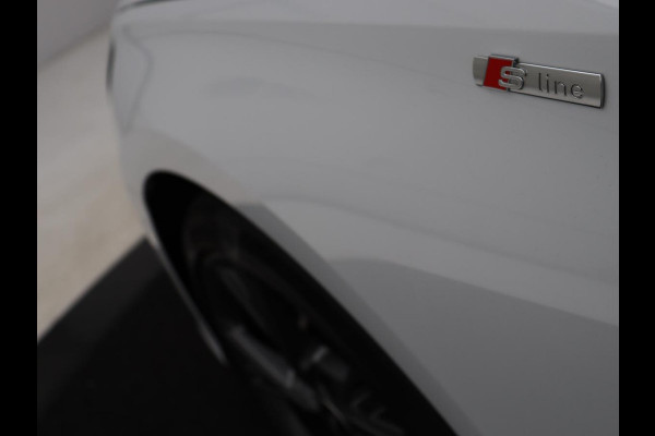 Audi A3 30 TFSI S edition | Stoelverwarming | Park Assist | Sportstoelen | Carplay | Half leder | Virtual Cockpit | Full LED | Navigatie | Climate control | Cruise control