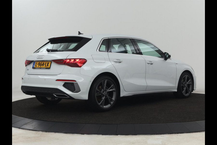 Audi A3 30 TFSI S edition | Stoelverwarming | Park Assist | Sportstoelen | Carplay | Half leder | Virtual Cockpit | Full LED | Navigatie | Climate control | Cruise control