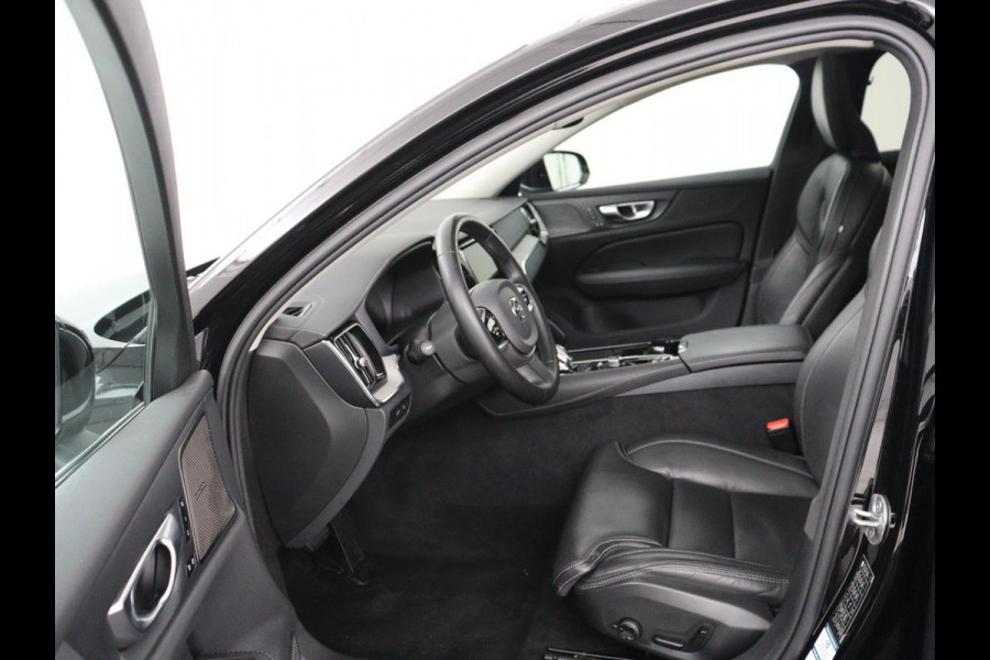Volvo V60 2.0 T8 Plug-in AWD Ultimate Bright | Panoramadak | Trekhaak | Leder | Stoelventilatie | 360 Camera | Harman/Kardon | Head-Up | Keyless | Carplay | Achterbankverwarming | Adaptive cruise | PHEV