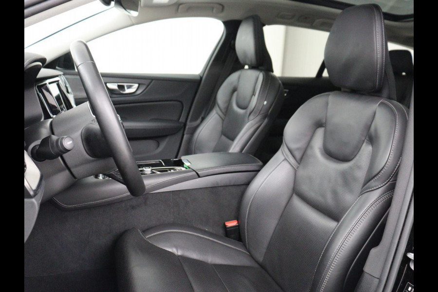 Volvo V60 2.0 T8 Plug-in AWD Ultimate Bright | Panoramadak | Trekhaak | Leder | Stoelventilatie | 360 Camera | Harman/Kardon | Head-Up | Keyless | Carplay | Achterbankverwarming | Adaptive cruise | PHEV