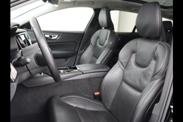 Volvo V60 2.0 T8 Plug-in AWD Ultimate Bright | Panoramadak | Trekhaak | Leder | Stoelventilatie | 360 Camera | Harman/Kardon | Head-Up | Keyless | Carplay | Achterbankverwarming | Adaptive cruise | PHEV