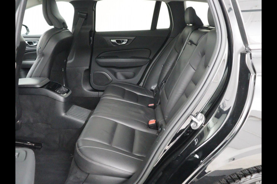 Volvo V60 2.0 T8 Plug-in AWD Ultimate Bright | Panoramadak | Trekhaak | Leder | Stoelventilatie | 360 Camera | Harman/Kardon | Head-Up | Keyless | Carplay | Achterbankverwarming | Adaptive cruise | PHEV