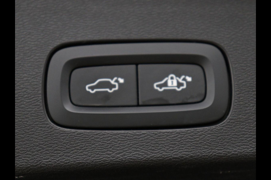 Volvo V60 2.0 T8 Plug-in AWD Ultimate Bright | Panoramadak | Trekhaak | Leder | Stoelventilatie | 360 Camera | Harman/Kardon | Head-Up | Keyless | Carplay | Achterbankverwarming | Adaptive cruise | PHEV
