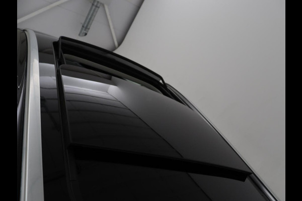 Volvo V60 2.0 T8 Plug-in AWD Ultimate Bright | Panoramadak | Trekhaak | Leder | Stoelventilatie | 360 Camera | Harman/Kardon | Head-Up | Keyless | Carplay | Achterbankverwarming | Adaptive cruise | PHEV