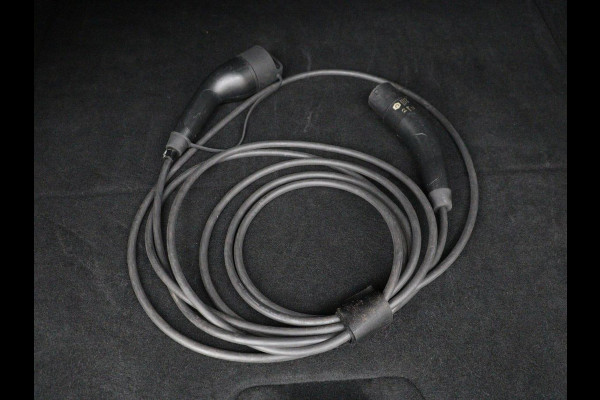 Volvo V60 2.0 T8 Plug-in AWD Ultimate Bright | Panoramadak | Trekhaak | Leder | Stoelventilatie | 360 Camera | Harman/Kardon | Head-Up | Keyless | Carplay | Achterbankverwarming | Adaptive cruise | PHEV