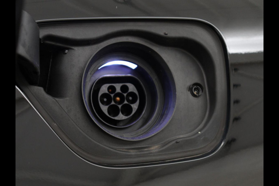 Volvo V60 2.0 T8 Plug-in AWD Ultimate Bright | Panoramadak | Trekhaak | Leder | Stoelventilatie | 360 Camera | Harman/Kardon | Head-Up | Keyless | Carplay | Achterbankverwarming | Adaptive cruise | PHEV