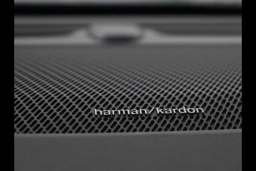 Volvo V60 2.0 T8 Plug-in AWD Ultimate Bright | Panoramadak | Trekhaak | Leder | Stoelventilatie | 360 Camera | Harman/Kardon | Head-Up | Keyless | Carplay | Achterbankverwarming | Adaptive cruise | PHEV