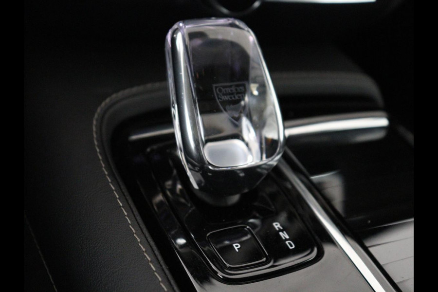 Volvo V60 2.0 T8 Plug-in AWD Ultimate Bright | Panoramadak | Trekhaak | Leder | Stoelventilatie | 360 Camera | Harman/Kardon | Head-Up | Keyless | Carplay | Achterbankverwarming | Adaptive cruise | PHEV