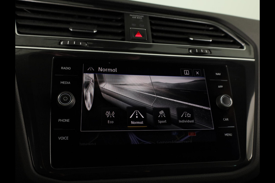 Volkswagen Tiguan 1.4 TSI 4Motion Comfortline Business 150 pk Automaat (DSG) | Navigatie | Trekhaak (wegklapbaar) | Parkeersensoren (Park assist) | Achteruitrijcamera | LED koplampen | Keyless |