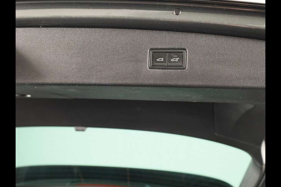 Volkswagen Tiguan 1.4 TSI 4Motion Comfortline Business 150 pk Automaat (DSG) | Navigatie | Trekhaak (wegklapbaar) | Parkeersensoren (Park assist) | Achteruitrijcamera | LED koplampen | Keyless |