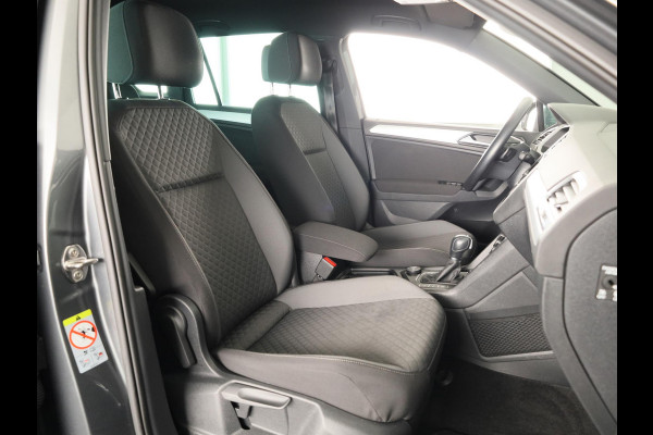 Volkswagen Tiguan 1.4 TSI 4Motion Comfortline Business 150 pk Automaat (DSG) | Navigatie | Trekhaak (wegklapbaar) | Parkeersensoren (Park assist) | Achteruitrijcamera | LED koplampen | Keyless |