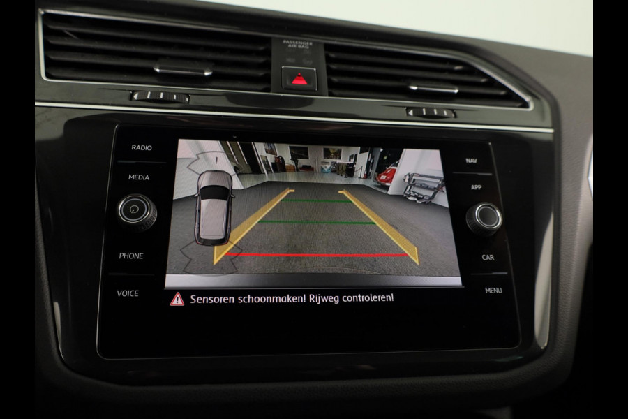 Volkswagen Tiguan 1.4 TSI 4Motion Comfortline Business 150 pk Automaat (DSG) | Navigatie | Trekhaak (wegklapbaar) | Parkeersensoren (Park assist) | Achteruitrijcamera | LED koplampen | Keyless |