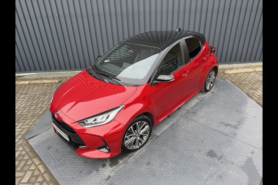 Toyota Yaris 1.5 Hybrid Executive / Bi tone | Pano dak | Emotional Red | PDC V+A | BSM | Rijklaar!!
