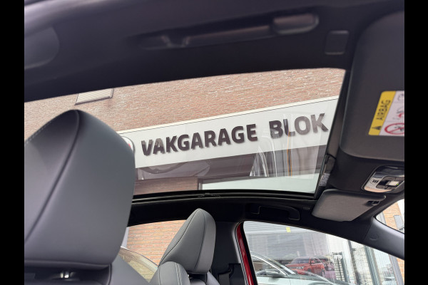 Toyota Yaris 1.5 Hybrid Executive / Bi tone | Pano dak | Emotional Red | PDC V+A | BSM | Rijklaar!!