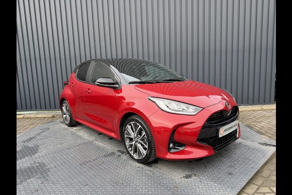 Toyota Yaris 1.5 Hybrid Executive / Bi tone | Pano dak | Emotional Red | PDC V+A | BSM | Rijklaar!!