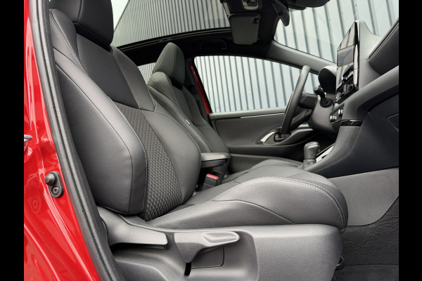Toyota Yaris 1.5 Hybrid Executive / Bi tone | Pano dak | Emotional Red | PDC V+A | BSM | Rijklaar!!