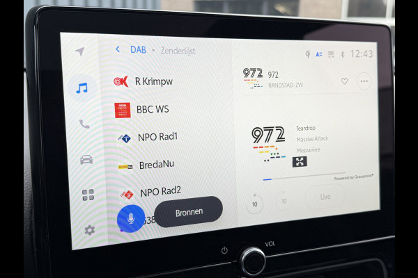 Toyota Yaris 1.5 Hybrid Executive / Bi tone | Pano dak | Emotional Red | PDC V+A | BSM | Rijklaar!!