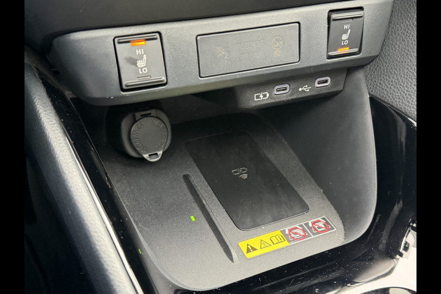 Toyota Yaris 1.5 Hybrid Executive / Bi tone | Pano dak | Emotional Red | PDC V+A | BSM | Rijklaar!!