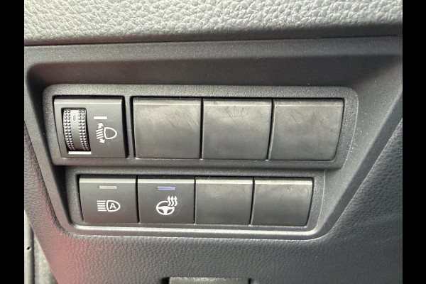 Toyota Yaris 1.5 Hybrid Executive / Bi tone | Pano dak | Emotional Red | PDC V+A | BSM | Rijklaar!!