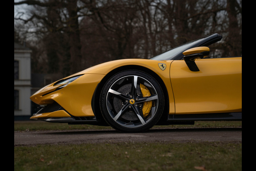 Ferrari SF90 Spider 4.0 V8 Assetto Fiorano | Giallo Triplo Strato | full carbon | JBL | etc
