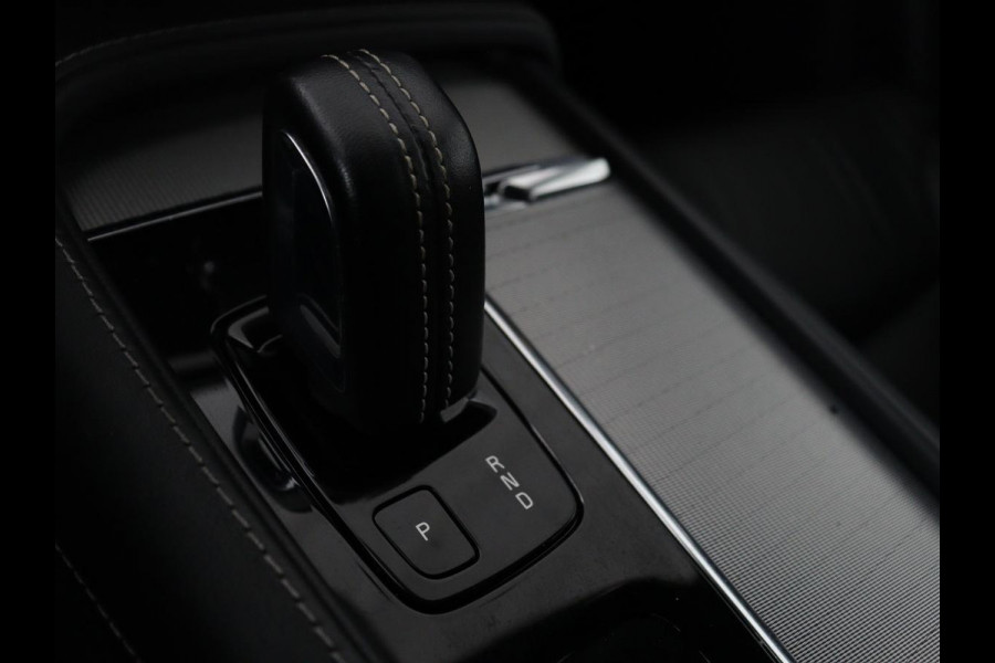 Volvo XC90 2.0 T8 AWD R-Design | Panoramadak | Stoelventilatie | Head-Up | Massage | 360 Camera | Leder | Adaptive cruise | Carplay | Harman/Kardon | Achterbankverwarming | Navigatie | PHEV | Plug In