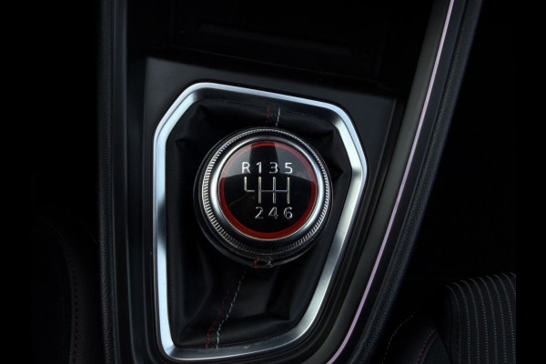 Renault Clio 1.0 TCe R.S. Line / Camera / Pdc v+a / 17'' LM  / Cruise  / Carplay