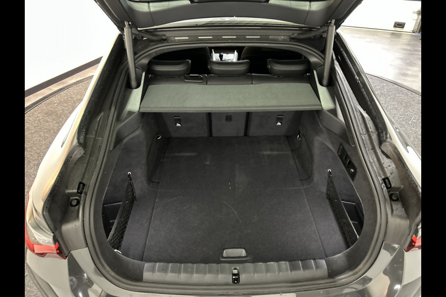 BMW i4 eDrive40 84 kWh | trekhaak | Leder interieur |