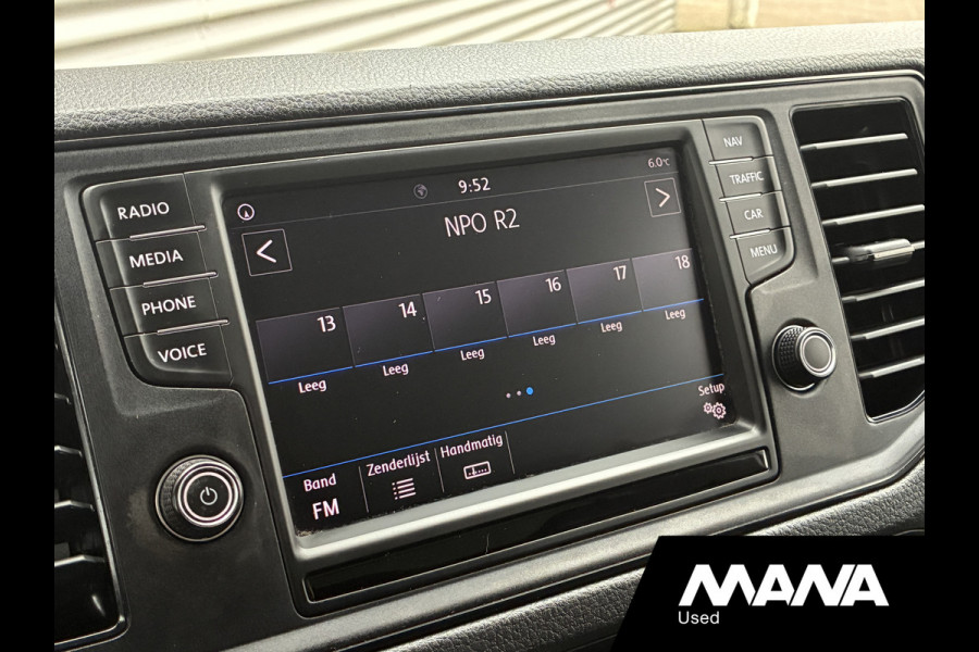 Volkswagen Crafter 2.0TDI 177PK Bakwagen Laadklep 750kg Lat om Lat Trekhaak Zijdeur Lederen bekleding Airco