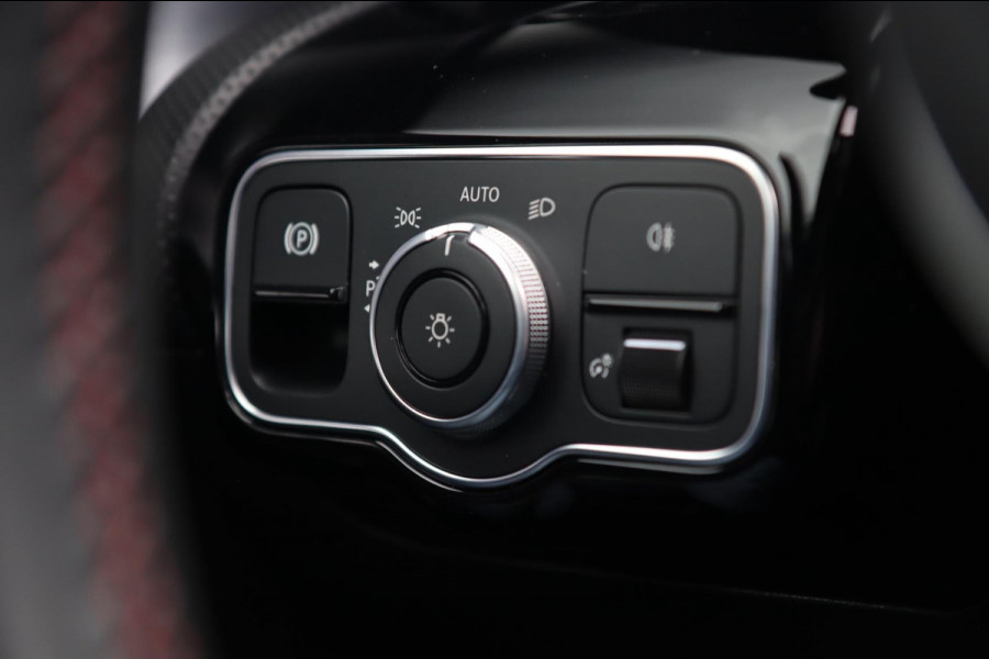 Mercedes-Benz A-Klasse AMG 35 4MATIC / PANO / CAMERA / DODEHOEK / CARPLAY / STOELVERW