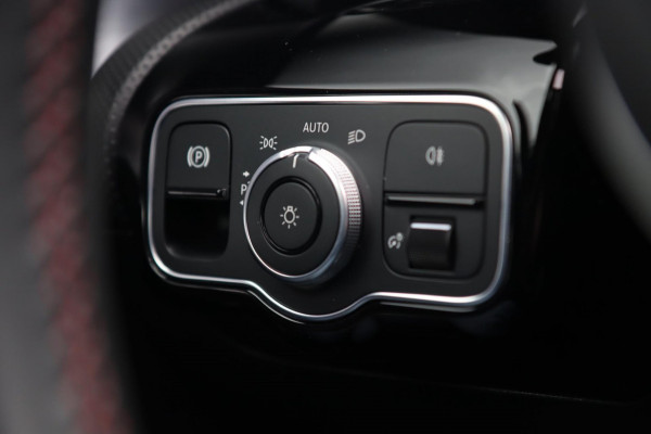 Mercedes-Benz A-Klasse AMG 35 4MATIC / PANO / CAMERA / DODEHOEK / CARPLAY / STOELVERW