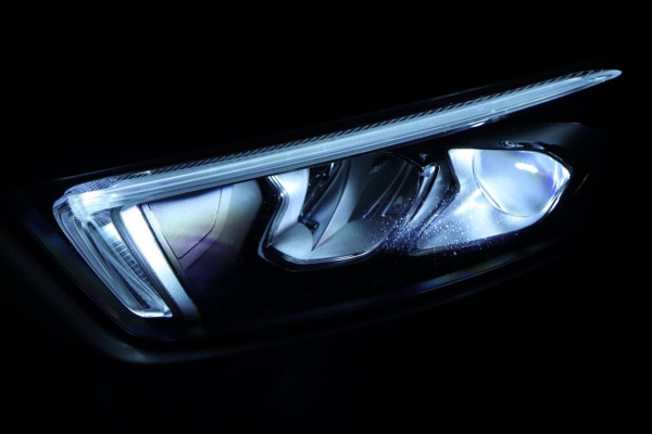 Mercedes-Benz A-Klasse AMG 35 4MATIC / PANO / CAMERA / DODEHOEK / CARPLAY / STOELVERW