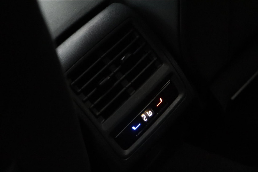 Volkswagen Golf 1.4 eHybrid GTE / PANO / ACC / KEYLESS / CAMERA / ALCANTARA