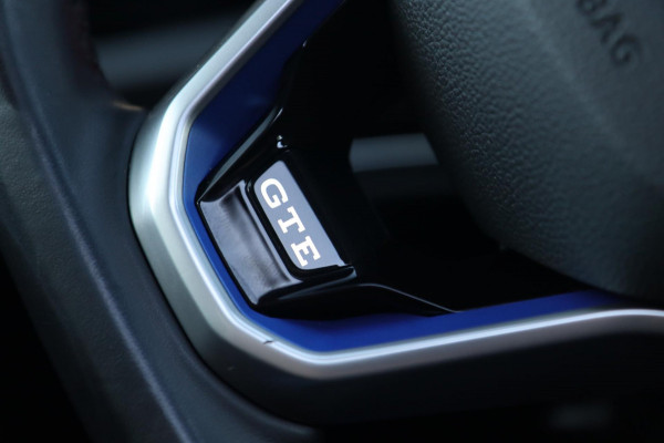 Volkswagen Golf 1.4 eHybrid GTE / PANO / ACC / KEYLESS / CAMERA / ALCANTARA