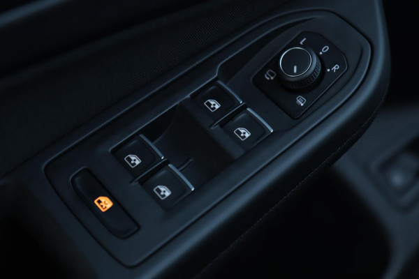Volkswagen Golf 1.4 eHybrid GTE / PANO / ACC / KEYLESS / CAMERA / ALCANTARA