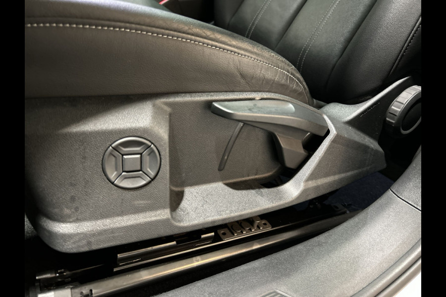Audi Q4 e-tron 40 Launch edition 77 kWh | parkeer sensoren | schuifbaar dak |