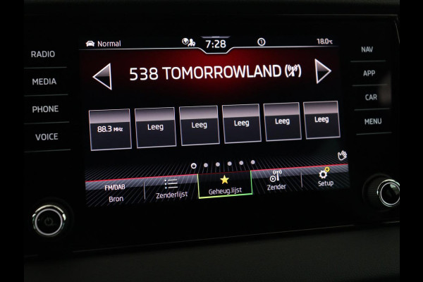 Škoda Karoq 1.5 TSI Sportline | Panoramadak | Stoelverwarming | Virtual Cockpit | Adaptive cruise | Canton Audio | Camera | File Assistent | Keyless | Side Assist | Full LED | Navigatie